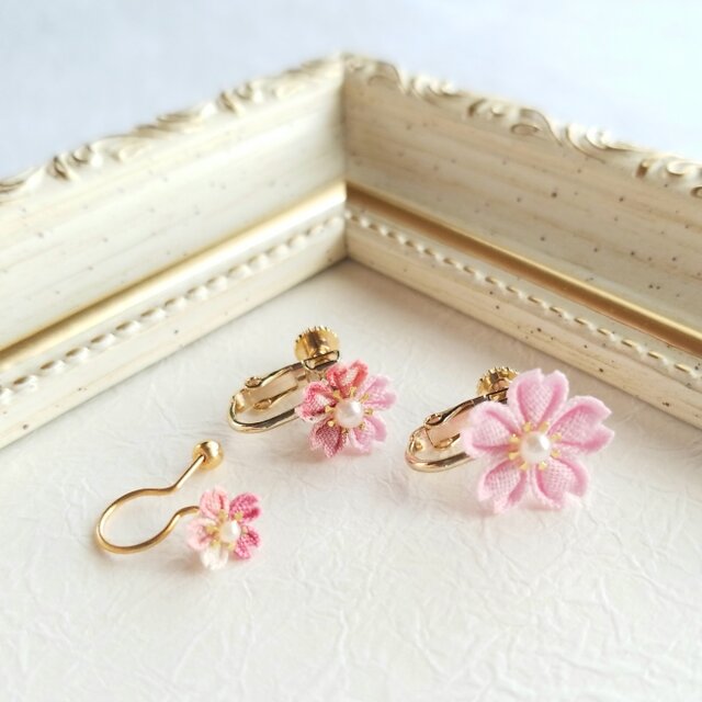 ⟪全11色⟫ 桜日和イヤリング -陽だまり- （ つまみ細工＊受注制作 ）