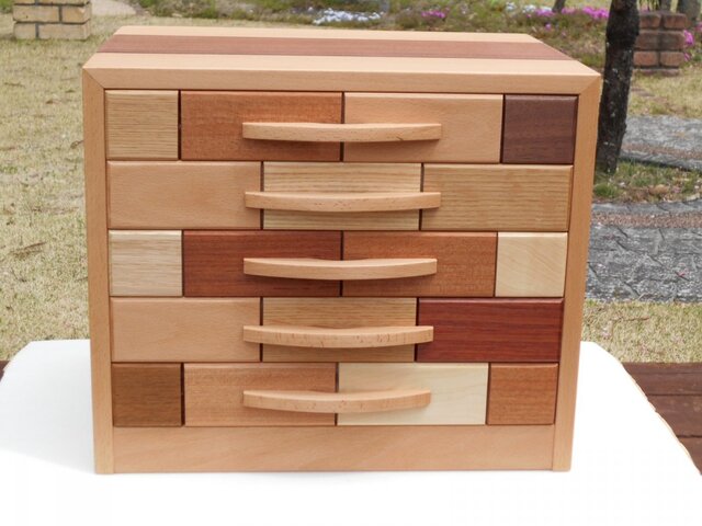 無垢材で作った隠し引き出し | iichi 日々の暮らしを心地よくする