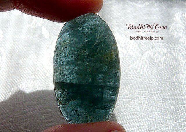 レア品質【超美品】完全別格【透明感】【ブラックモス】アクアマリン約13.5㍉ 3/28新着情報☆魔除けのブラックレイン☆スターモスアクアマリン