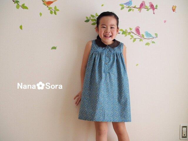 size100/110 USAコットン・丸えり・前開きの女の子ワンピース(小花柄・ブルー)の画像1枚目