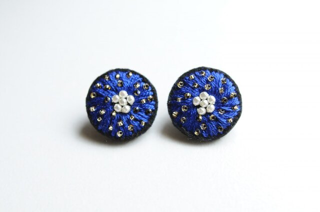 <Stella~遊び好きの星~>満天の星刺繍ピアス◎ブルー/青◎2way★ロングポスト変更可能の画像1枚目
