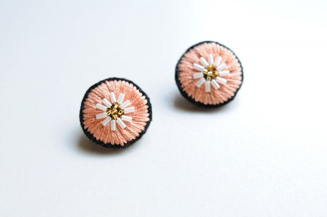 <Stella~遊び好きの星~>花のブーケ刺繍ピアス◎ピンクオレンジ◎2way★ロングポスト変更可能の画像1枚目