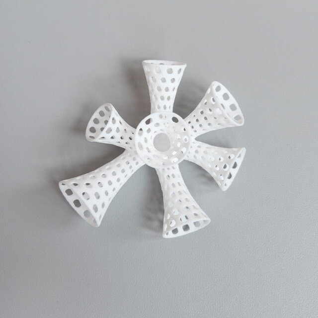 アネモネ　白　ブローチ