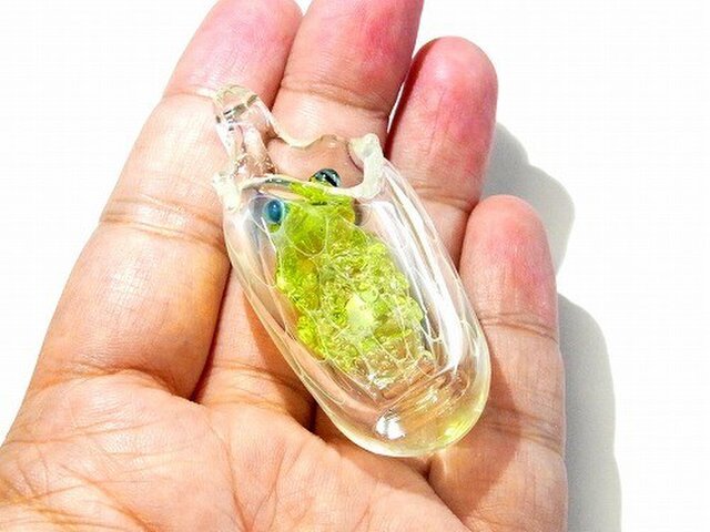 Re:Birth ペンダント トップ 【kengtaro/ケンタロー】 袋に入ったカエル ボロシリケイトガラスの画像1枚目