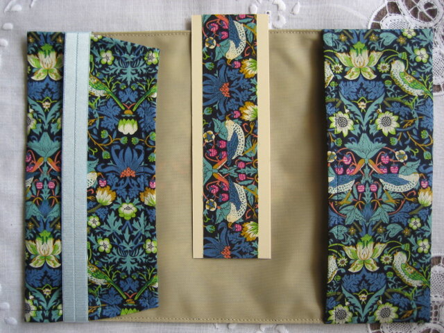 リバティプリント 文庫用（Strawberry Thief C） | iichi 日々の暮らし