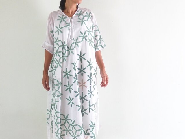 【再販】柄から作ったコットンのロングシャツワンピース《グリーン》の画像1枚目