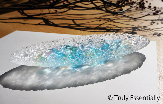 ガラスのインテリアトレイ -「 KAKERAの光 」 ● ターコイズブルー・20cmの画像1枚目