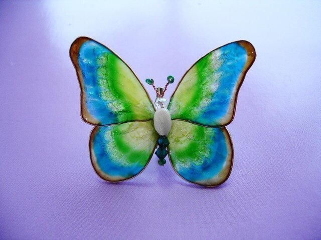 緑の蝶のブローチ Iichi ハンドメイド クラフト作品 手仕事品の通販