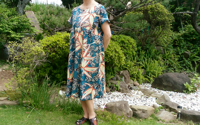 着物リメイク *アンティーク着物地のワンピース*☆♧♡大変申し訳ありませんネット外でsold♡♡♡の画像1枚目