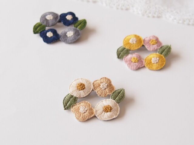 リースのブローチ ベリー＆ハリネズミ リースブローチ VBRV4662 R2