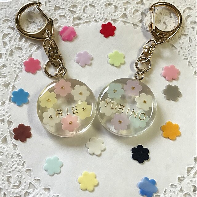 オーダーカラー♪名前入り☆パステルlittle flowerキーホルダーの画像1枚目