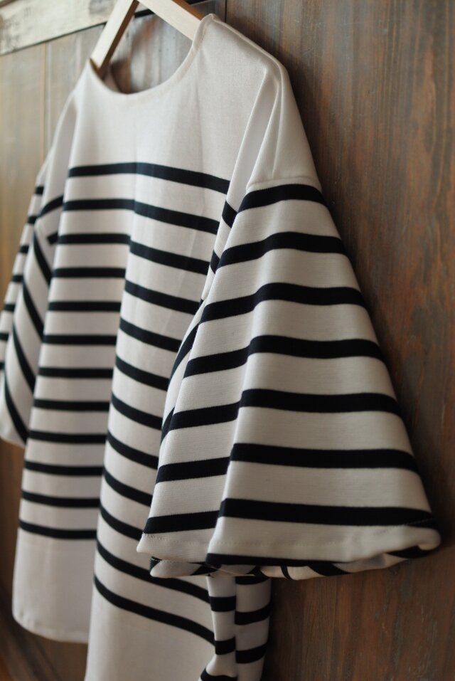 送料込ボーダーニットカットソー オフホワイト×黒