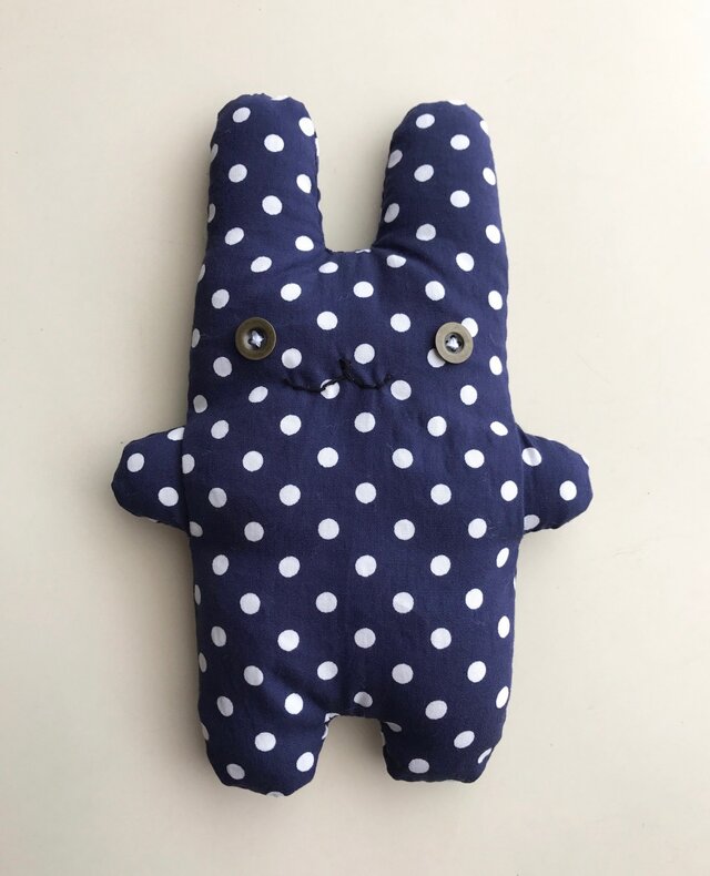 うさぎのぬいぐるみ・紺の水玉のフニータ
