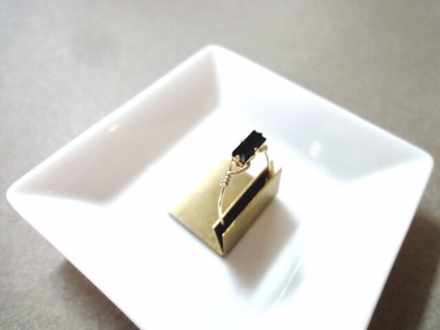 ハンドワークワイヤーリング■ Swarovski ■ ジェットの画像1枚目