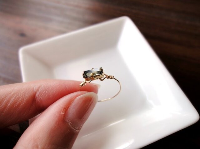ハンドワークワイヤーリング■ Swarovski ■ ブラックダイヤの画像1枚目