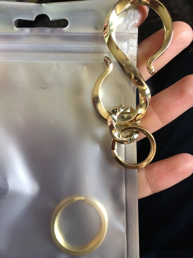 真鍮製 二重丸カン付き S字キーフック (中)の画像1枚目