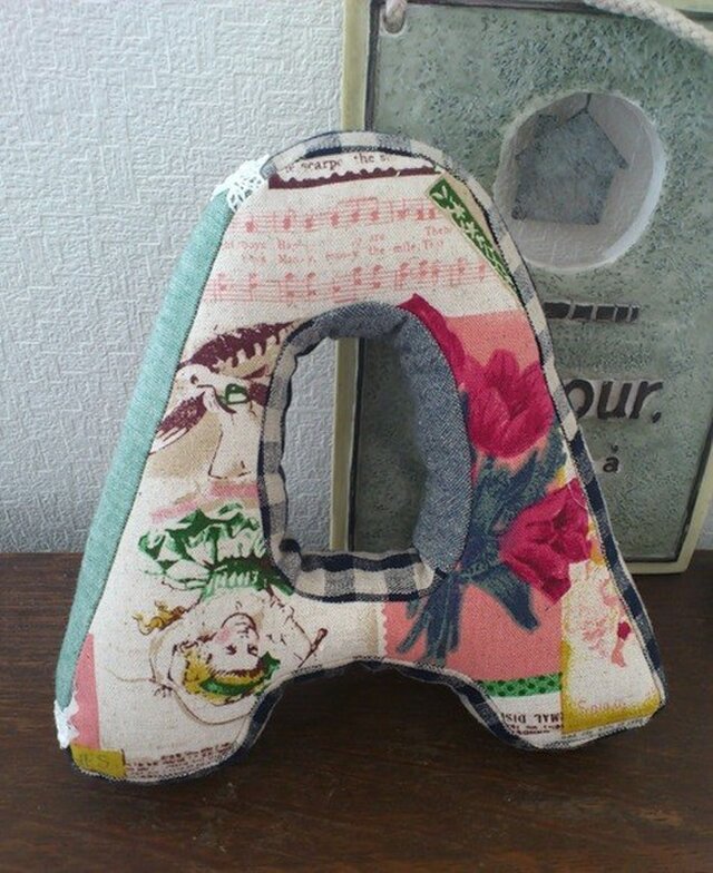 **アルファベットクッション**の画像1枚目