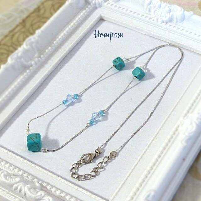 キューブターコイズのネックレス　ホムポム