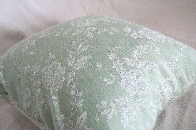 フランスアンティーク・ティッキング生地クッション／グリーン／バラ柄