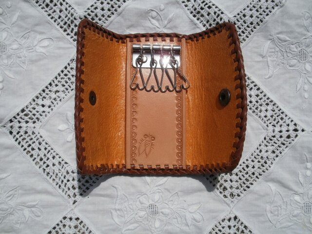 レザーカービング(竜）の本革（牛革）キーケース | iichi 日々の暮らし