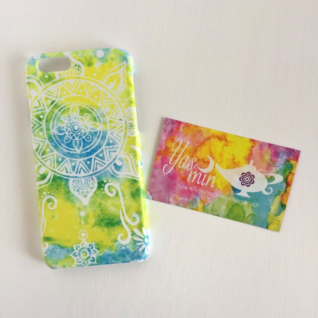 【春・夏】モロッコ風手描き曼荼羅模様のイエローとブルーのエスニックスマホケース