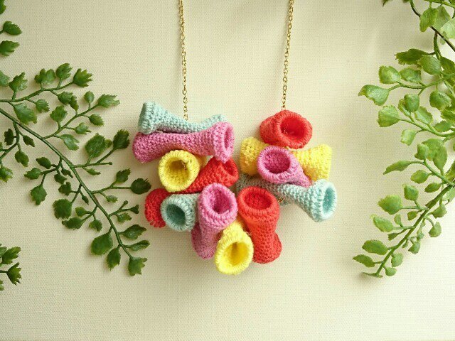 31.かぎ編みネックレス〈カラフルチューブ〉 | iichi 日々の暮らしを