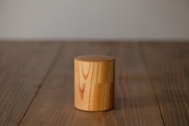 再入荷】ろくろ挽きの欅の木の茶筒（小） | iichi 日々の暮らしを 