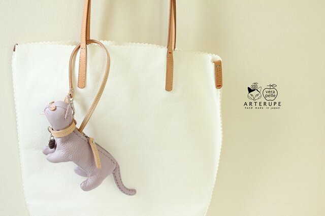 チプリア 猫のキーポーチ Gattina Baffi(ガッティーナバッフィ)イタリア製シュリンクレザー使用の画像1枚目