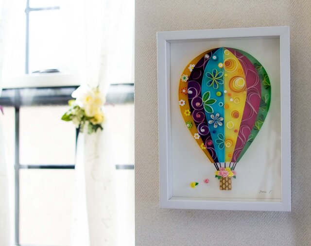 ハンドメイドデコパージュ作品。気球に乗ってプレゼントを届けます^_^ ハンドメイドデコパージュ作品。気球に乗ってプレゼントを届けます^_^