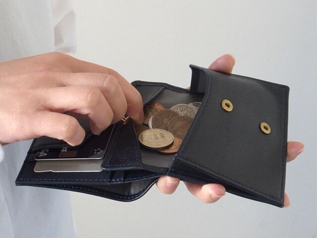 小銭が取り出しやすい!二つ折り財布 - Short Wallet - ネイビー -の画像1枚目
