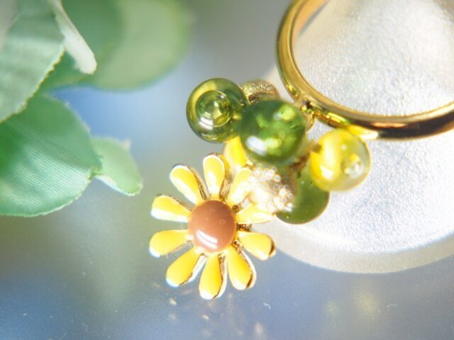 黄色いお花のリングの画像1枚目
