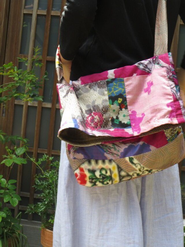 銘仙リメイク☆ピンク系カラフル斜め掛バけッグ裏地はちはち製♪