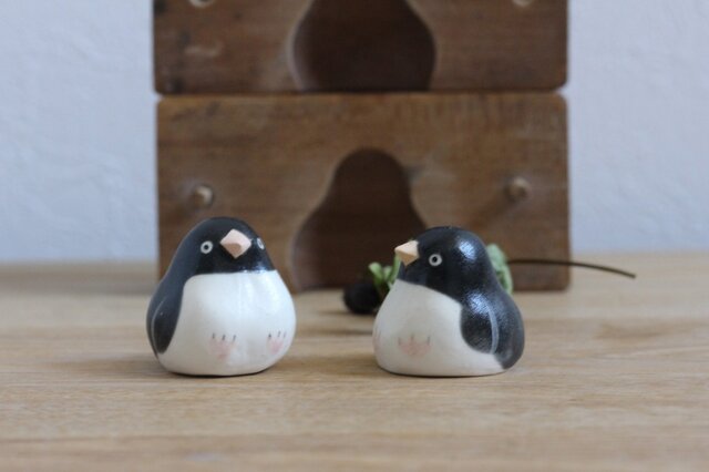 【水無月・新作】アデリーペンギン(マット) 国産ヒノキの木箱入り ※受注制作の画像1枚目