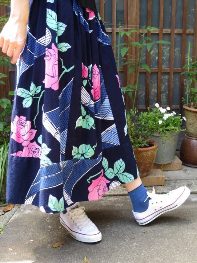 浴衣リメイク☆紺地にピンクの薔薇と水流で夏スカート