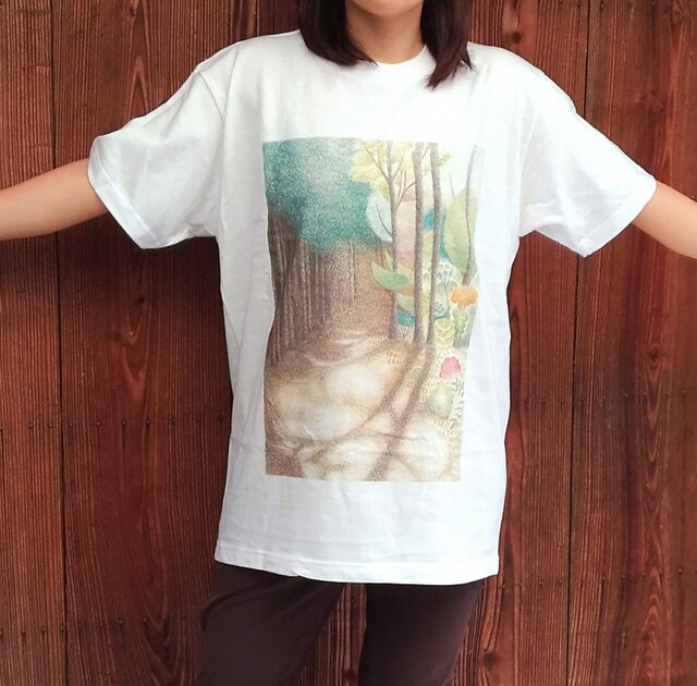送料無料★森の木漏れ日Tシャツの画像1枚目
