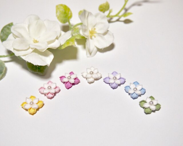 あじさいの虹色イヤリング -つまみ細工-の画像1枚目