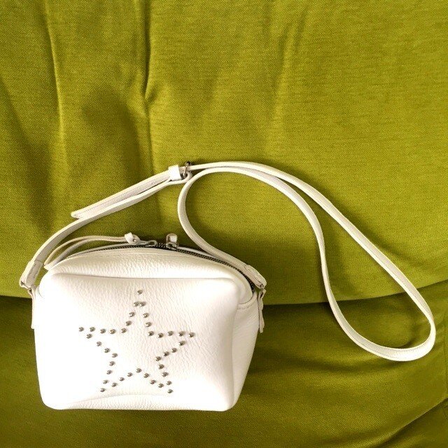 星のスタッズ付きイタリアンレザーのミニショルダー・白