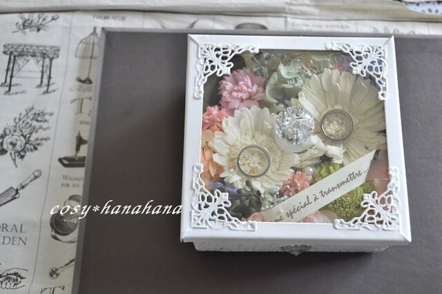 ガラスのレインボー花box*リングピローの画像1枚目
