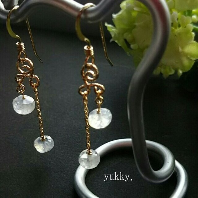 【展示品】宝石質レインボームーンストーン＊ピアス14kgf