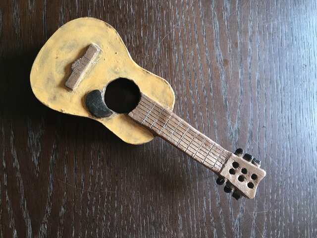 陶製ギターの画像1枚目
