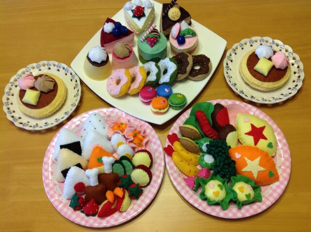 受注製作【フェルトままごと】**お祝いセット**の画像1枚目