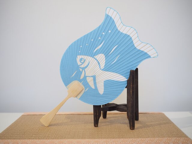 切り絵うちわ 金魚の画像1枚目