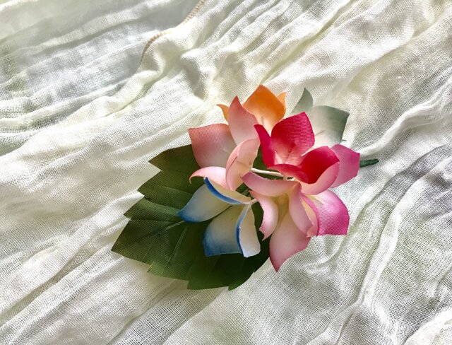 紫陽花のコサージュの画像1枚目