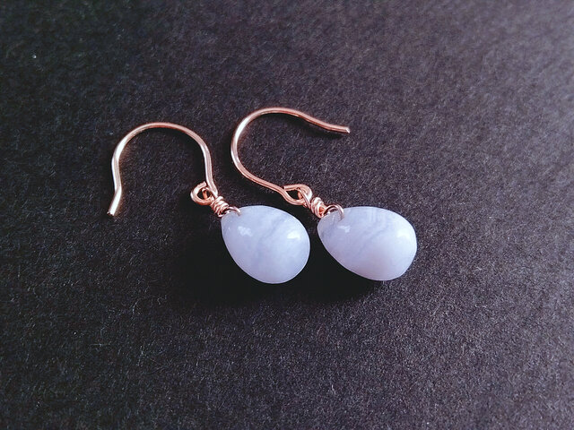 海子☺︎ 1点☆ ペアシェイプ型ブルーレースアゲートピアス 海子様専用☺︎ 1点☆ ペアシェイプ型ブルーレースアゲートピアス