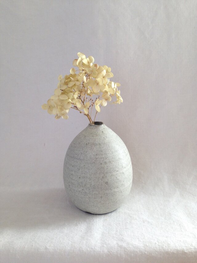 一輪挿し(黒荒土)白マット