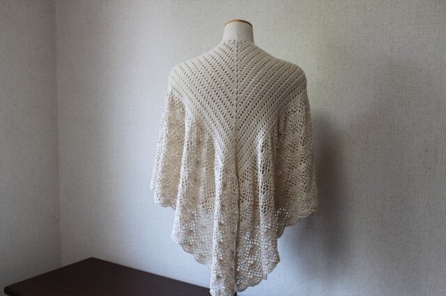 シルクの三角ショール | iichi 日々の暮らしを心地よくする