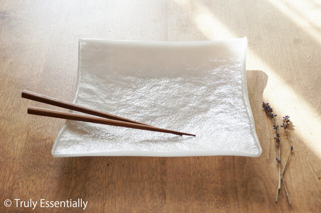 白色ガラスの大皿 -「 KAZEの肌 」○ 27cm・絹目調・平底 | iichi 日々