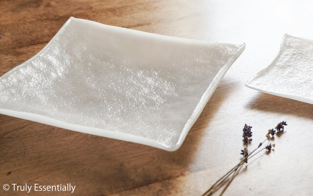 白色ガラスの大皿 -「 KAZEの肌 」○ 27cm・絹目調・平底 | iichi 日々