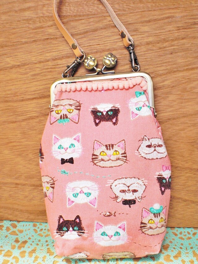 スマホがまぐち 刺繍にゃんこ(ピンク)の画像1枚目