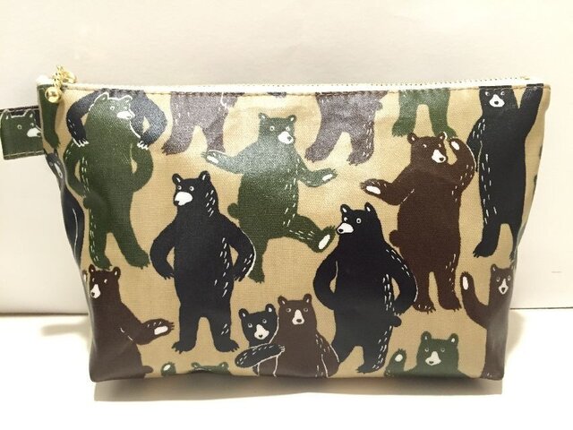 踊るクマさん ラミネートポーチ カモフラの画像1枚目